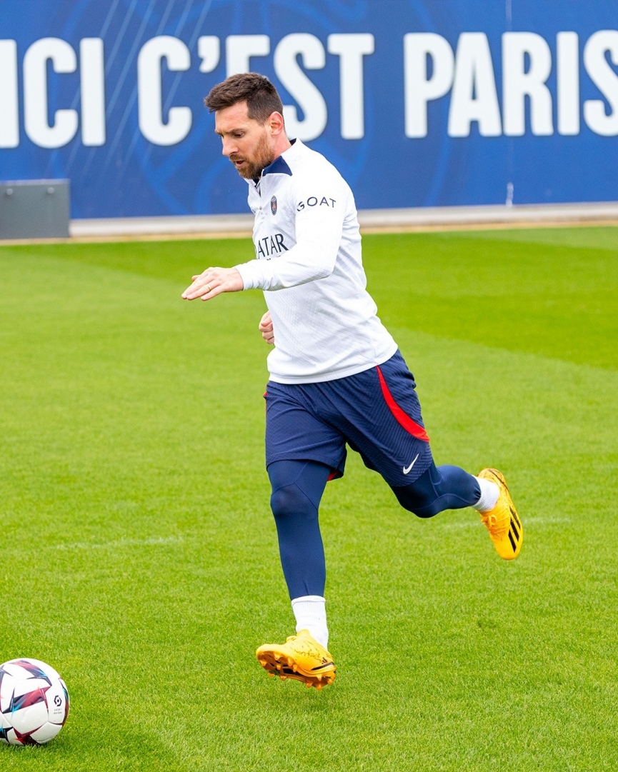 PSG bất ngờ thay đổi quyết định với Lionel Messi