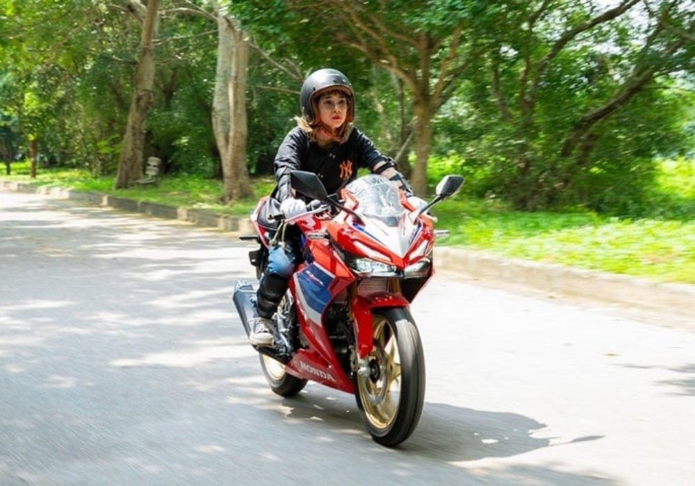 Bảng giá xe CBR150R tháng 11/2024 mới nhất