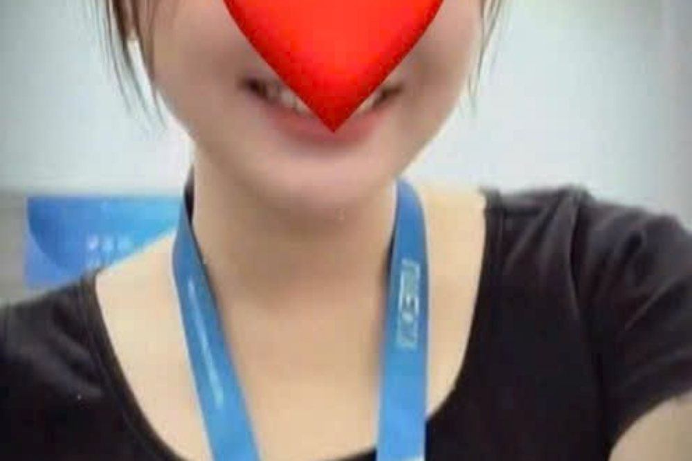 Quỳnh mai đang nuôi học phí, cô gái với vẻ ngoài xinh xắn, đáng yêu, đặc biệt là cực kỳ dẻo dai