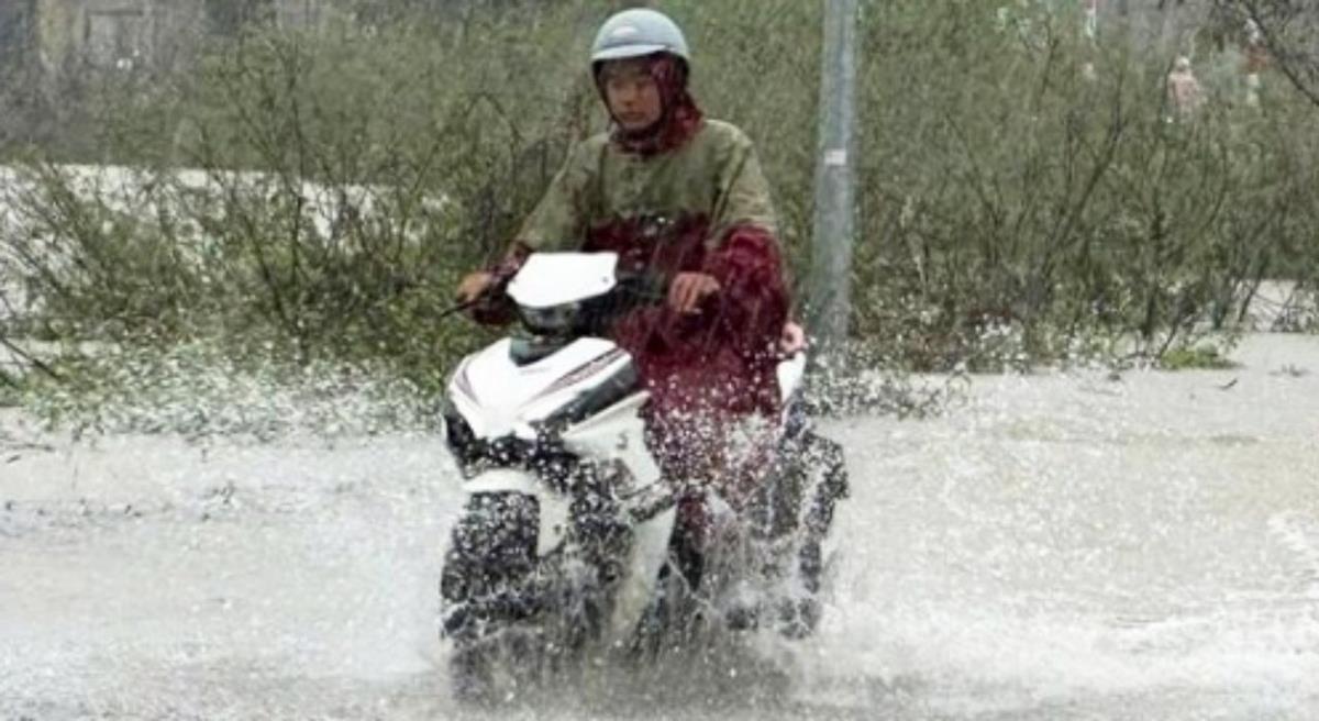 Thời tiết ngày 26/10: Bắc Bộ đón đợt không khí lạnh mới, Trung Bộ mưa như trút